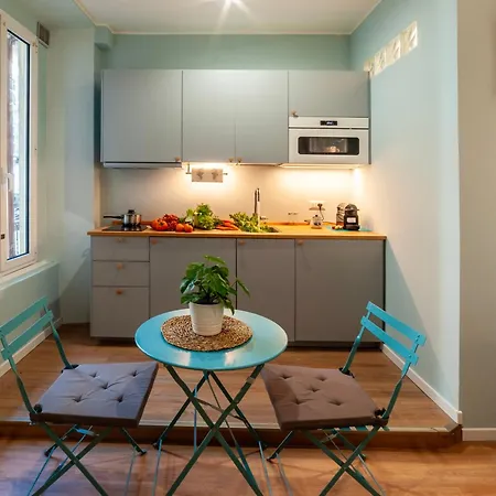 Prestige - Vicino Metro E Treno