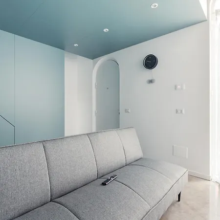 - 800 M Far From Lancetti Station Apartmán