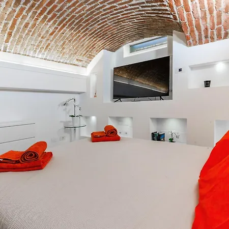 Orange M3 Duomo 12 Min Apartment *