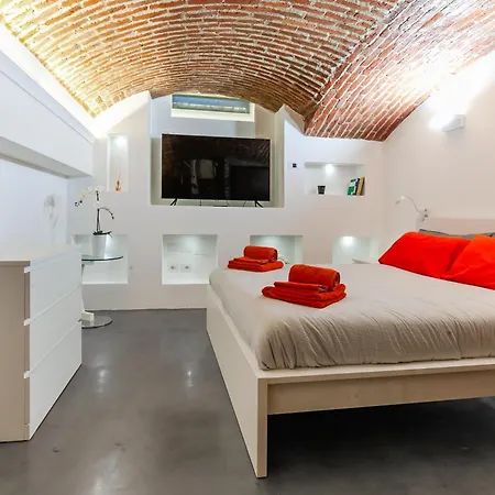 Orange M3 Duomo 12 Min * Mailand