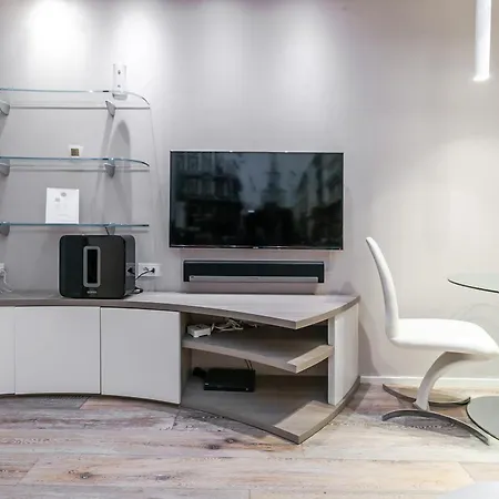 Orange M3 Duomo 12 Min * Mailand