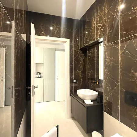 B And G San Babila- Luxury In The Heart Of - Design District Pensión *