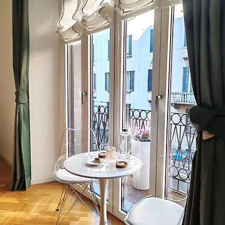 Pensión B And G San Babila- Luxury In The Heart Of - Design District Milán
