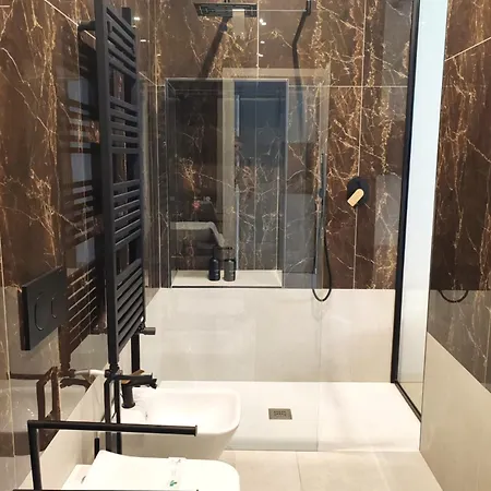B And G San Babila- Luxury In The Heart Of - Design District *