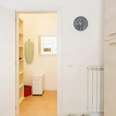 Brand New Large Studio With Parking - Opera Studio Daire
