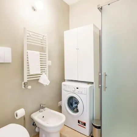 Brand New Large Studio With Parking - Opera Studio *