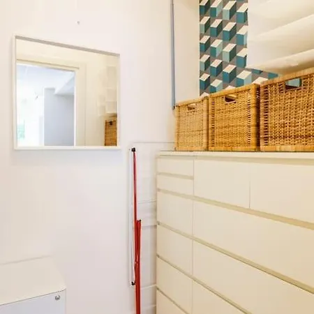 Brand New Large Studio With Parking - Opera Studio