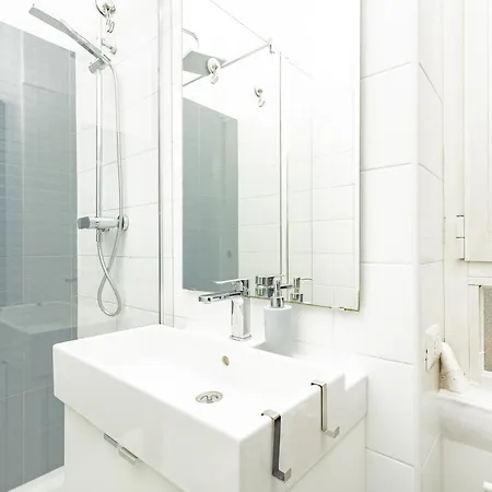 Apartment Xenia - Cozy Luminous Flat Near Navigli Milan