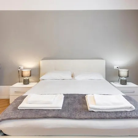 Royal - Centro Duomo Apartman *
