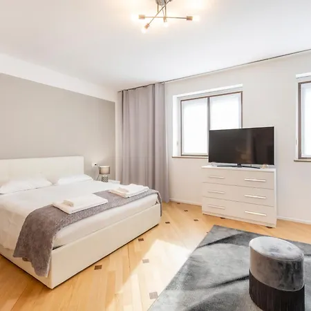 Royal - Centro Duomo Apartman