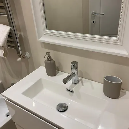 Porta Venezia Design شقة