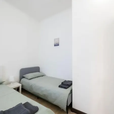 4 Stops From The Center Apartman Milánó