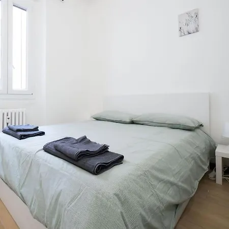 Apartman 4 Stops From The Center *