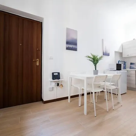 Apartman 4 Stops From The Center Milánó