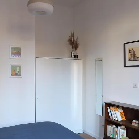 Modern Close To Metro Apartament *