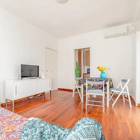 Bright And Quiet Close To Fair Apartament *