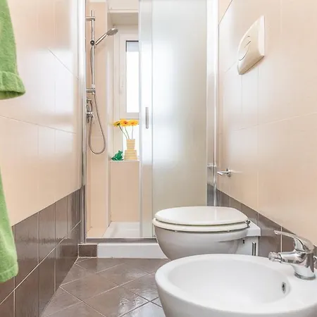 Apartament Bright And Quiet Close To Fair *
