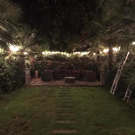 Guest house Lippi 42 Single Room's In With Garden *