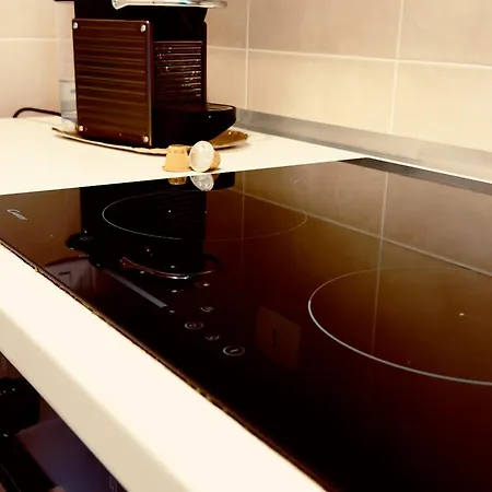 Felci Blu Metro Apartment
