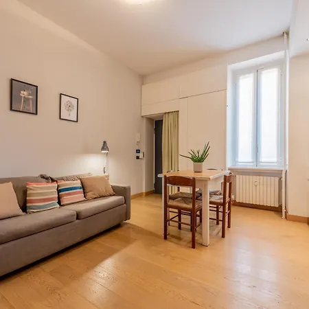 Exclusive Flat Isola דירה *