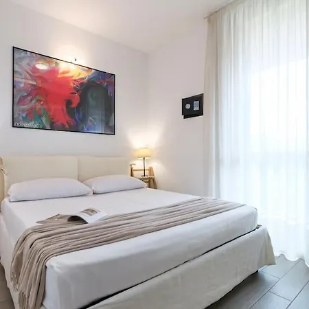 Contempora - One Bedroom Nuvolone 7 *