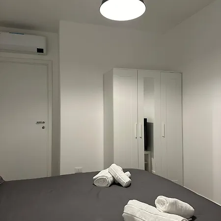 Duomo-porta Romana Apartman *