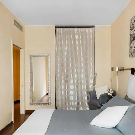 Elegant And Roomy Apartment *