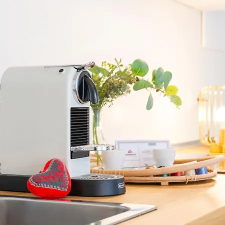 Guesthost - West 아파트 *