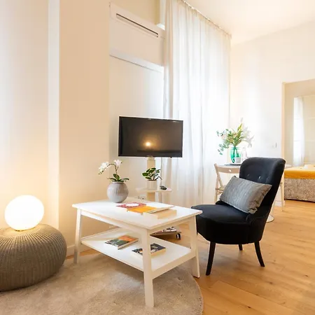 Guesthost - West Apartment *