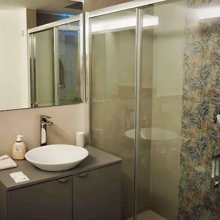 Modern 10 Minutes From Downtown *