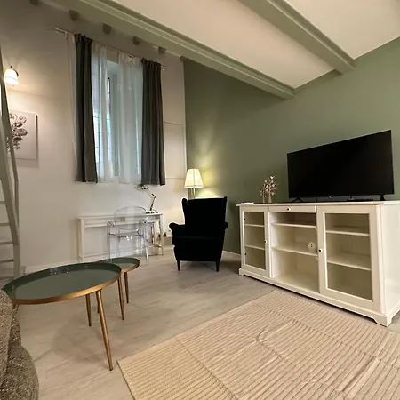 Flowers, A Cozy In *