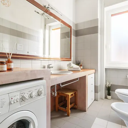 Urban Chic Retreat Station - Loreto Apartment Milan