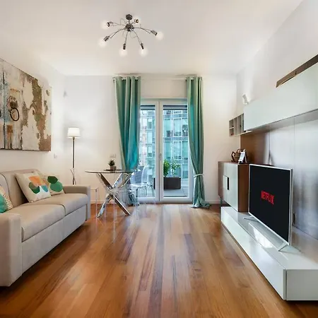 - Comfort Con Terrazza Apartment *