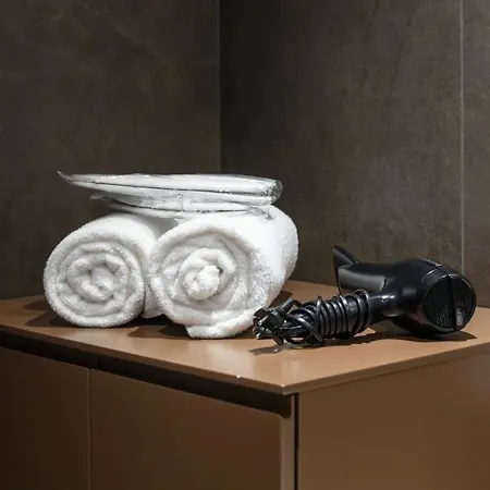 - Comfort Con Terrazza Apartment *