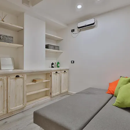 Apartment Quiet House In Navigli Sleeps 4