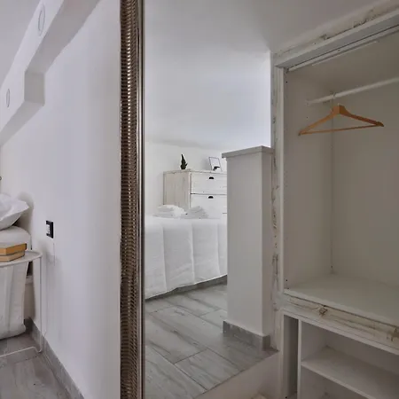 Quiet House In Navigli Sleeps 4 *