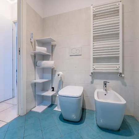 Cosenz Charme Милан