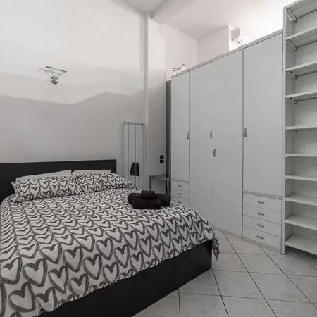 Apartment Throat House