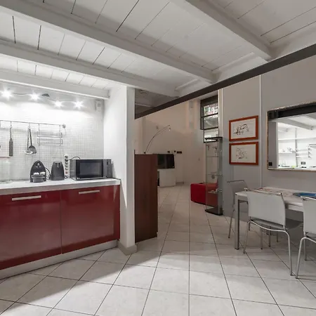 Apartment Throat House