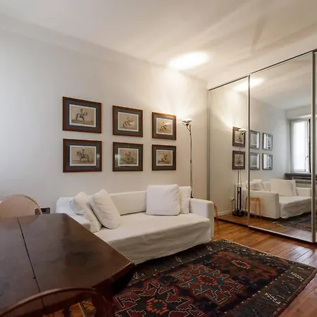Apartment Charming In Porta Venezia Milan