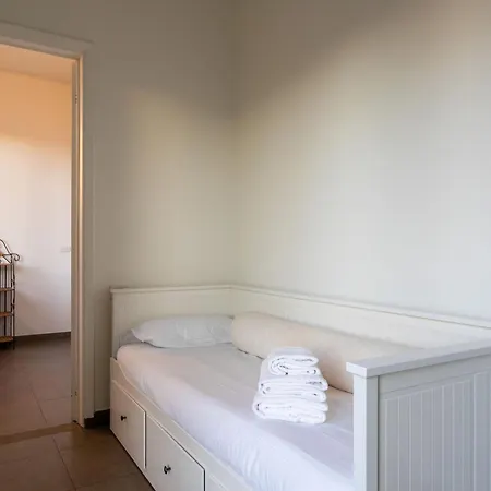 Apartment Serra 2br With Terrace By Halldis *