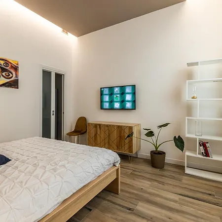 Apartment Luxury Apt In City Life Milan