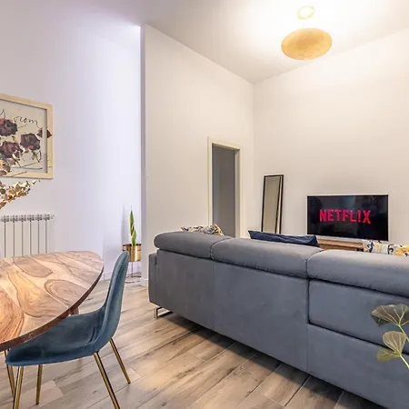 Luxury Apt In City Life شقة *