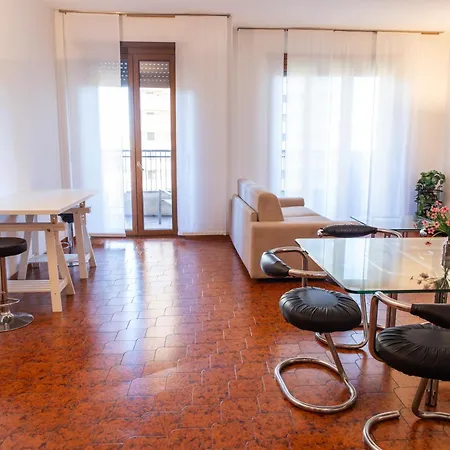 דירה Ampio Con Terrazzo, 3 E 2 Bagni A 2 Passi Dalla Metro *