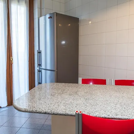 Ampio Con Terrazzo, 3 E 2 Bagni A 2 Passi Dalla Metro Lejlighed *