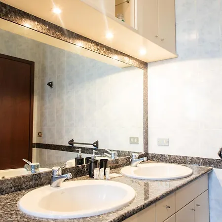 Ampio Con Terrazzo, 3 E 2 Bagni A 2 Passi Dalla Metro Apartment Milan