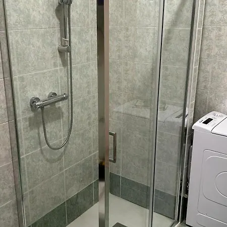 Lejlighed Nolo Black White & Coral *