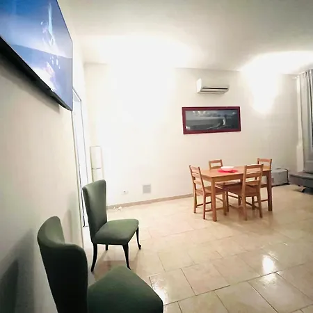 Very Close To The Red Metro Appartement *