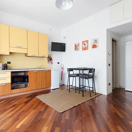 Comfy Only 900m From Affori Fn Station! Milán