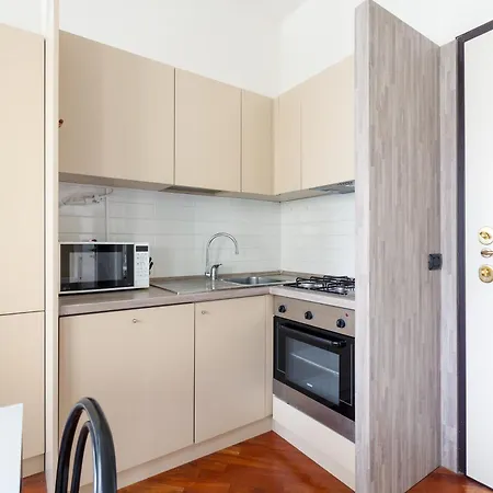 Bright & Comfy With Parking Appartement *